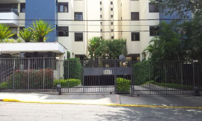 Vendo  Apto na R. Lauro Muller / Edifício Belas Artes / 120m²