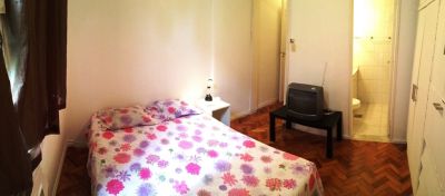 Quarto e sala na quadra da praia de Copacabana Ref.506