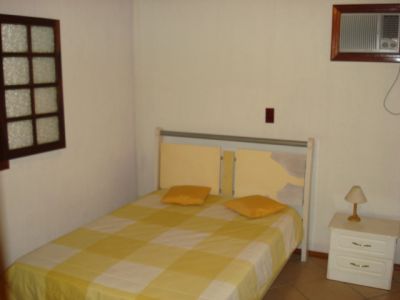 BELO IMÓVEL EM CONDOMÍNIO FECHADO