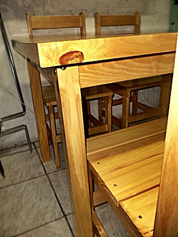 4 cadeiras + mesa de 1,20 m X 84 cm - cor natural