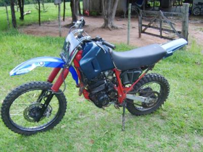 Sahara 350 de trilha, aceito troca por moto de menas cc, atenção não é a do video e sim das fotos