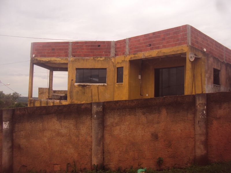 Sobrado de Esquina com 07 Quartos na SUCUPIRA R. FUNDO I