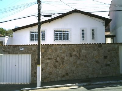 Casa maravilhosa no centro de Lavras-Negócio de oportunidade