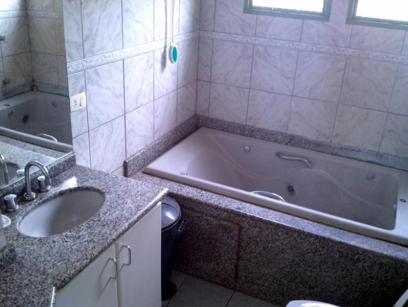 Sobrado   275  M  J.D.  Parana  Londrina (43) 3325-1480