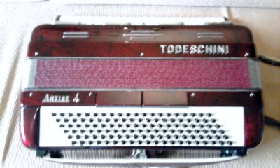 VENDO ACORDEON
