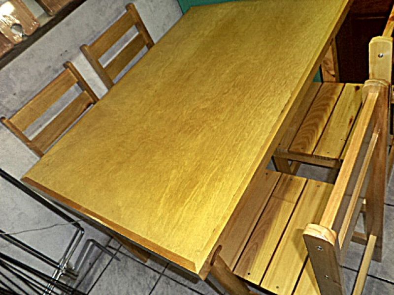 4 cadeiras + mesa de 1,20 m X 84 cm - cor natural
