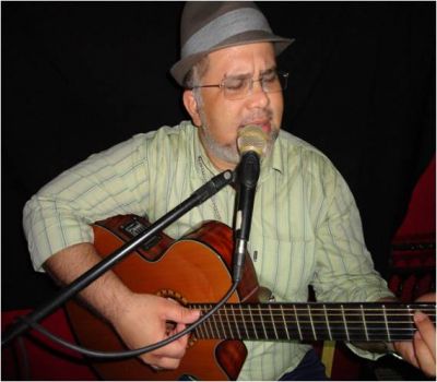 M. ALVES, VOZ, VIOLÃO E ALGO MAIS