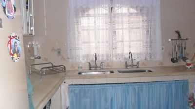 EXCELENTE CASA, AMPLA, 05 SUÍTES, À BEIRA DA LAGOA