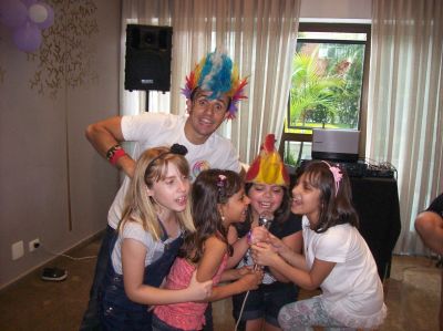 PALHAÇOS,MÁGICO  E CIA