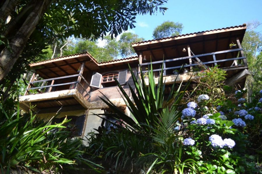 Casa com lago perto do verde e de tudo