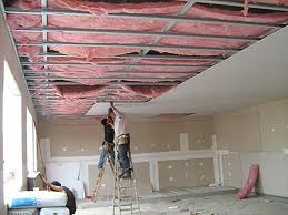 Isolamento acústico de teto, paredes, casa de máquinas, etc. 