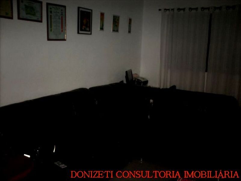 Casa no centro lugar tranquilo e seguro perto de mercado, padaria, escola.