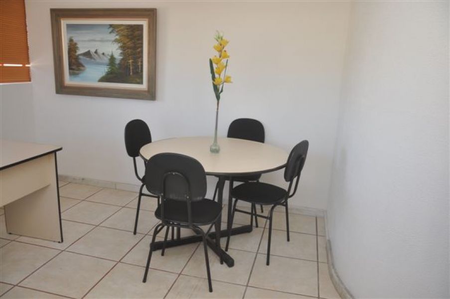 Sala de 25 m, com ante sala de 15 m.