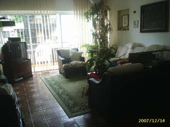 NO GUARUJÁ REGIÃO DA BRUNELLA - PREDIO 3 ANDARES