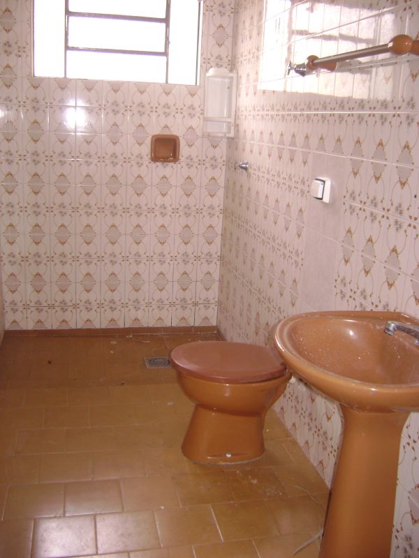 AMPLA CASA, PARA LOCAÇÃO, QUINTAL GRANDE,R$1.200,00