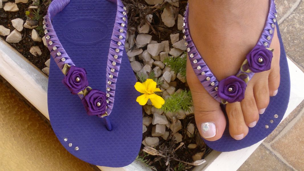 Havaianas bordadas e decoradas para Copa do Brasil