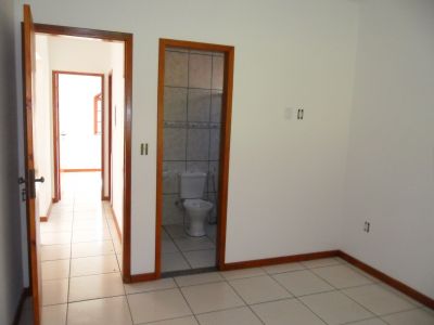 CASA DE PRIMEIRA LOCAÇÃO EM GUAPIMIRIM