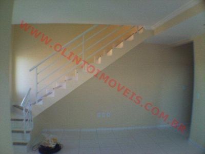 Olinto Imóveis vende Duplex 2 qts no Village em Rio das Ostras