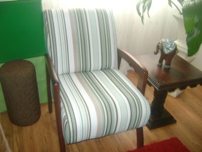 poltronas decorativas e p/ descanso...pusf almofadas sob medida.