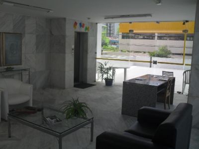 Vendo excelente apartamento em Boa Viagem, é o Edf. Caviúna.