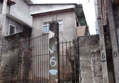 Casa com 03 dorms e 02 vagas em Itaquaquecetuba