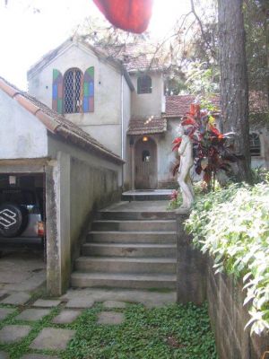 CASA TIPO CHALÉ