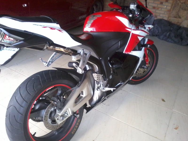 CBR 600 RR Vermelha e Branca 2012 R$41000,00