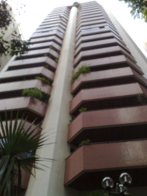 Apartamento Alto Padrão no Centro de Maringá.