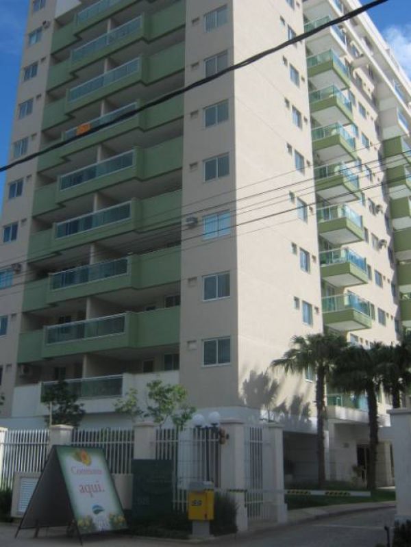 Apartamento na Barra, de 02 quartos, Em frente ao RIOCENTRO. 