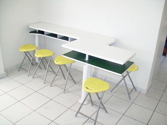 Casa Mobiliada Com Quartos Compartilhados Para Homens