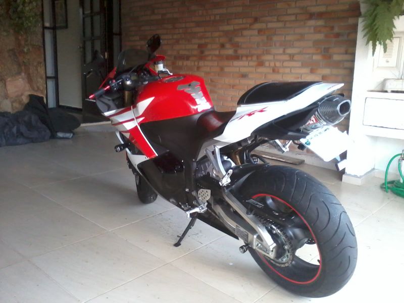 CBR 600 RR Vermelha e Branca 2012 R$41000,00