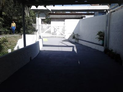 Vendo ou troco casa no centro de Araucária.