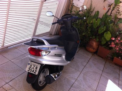 VENDO MOTO SUZUKI BURGMAN 125  PRATA 2008