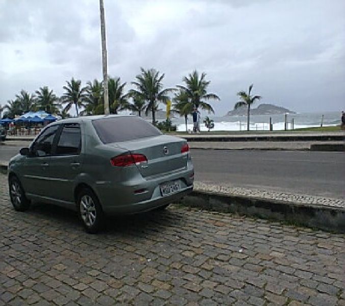 Motorista para viagem com carro ou o veículo do cliente