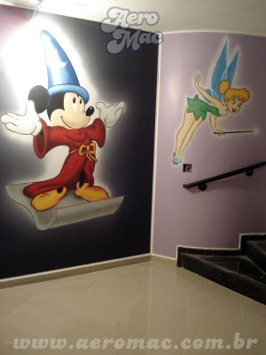 Pintura em quarto infantil