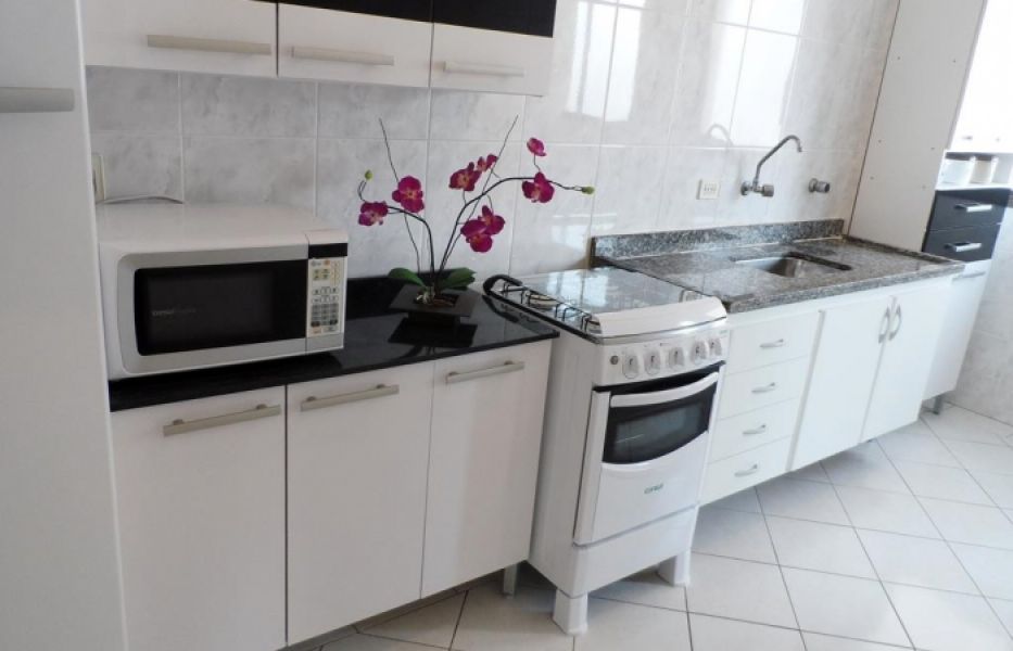 Cód. M005 Ap aconchegante c/ piscina e salão de jogos frente ao mar