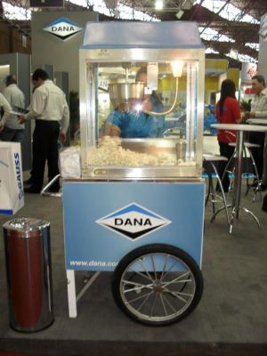 Carrinho de Pipoca e Pipoqueira elétrica para eventos Laura Show Festas