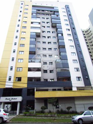 Excelente apartamento no Água Verde. Tres dormitórios, 1 S.
