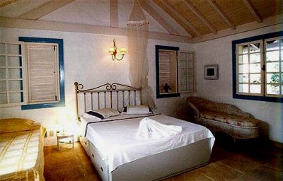 Charmosa casa frente praia a venda em Búzios