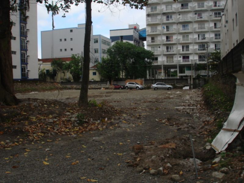 Excelente Área no Centro de SÃO VICENTE 