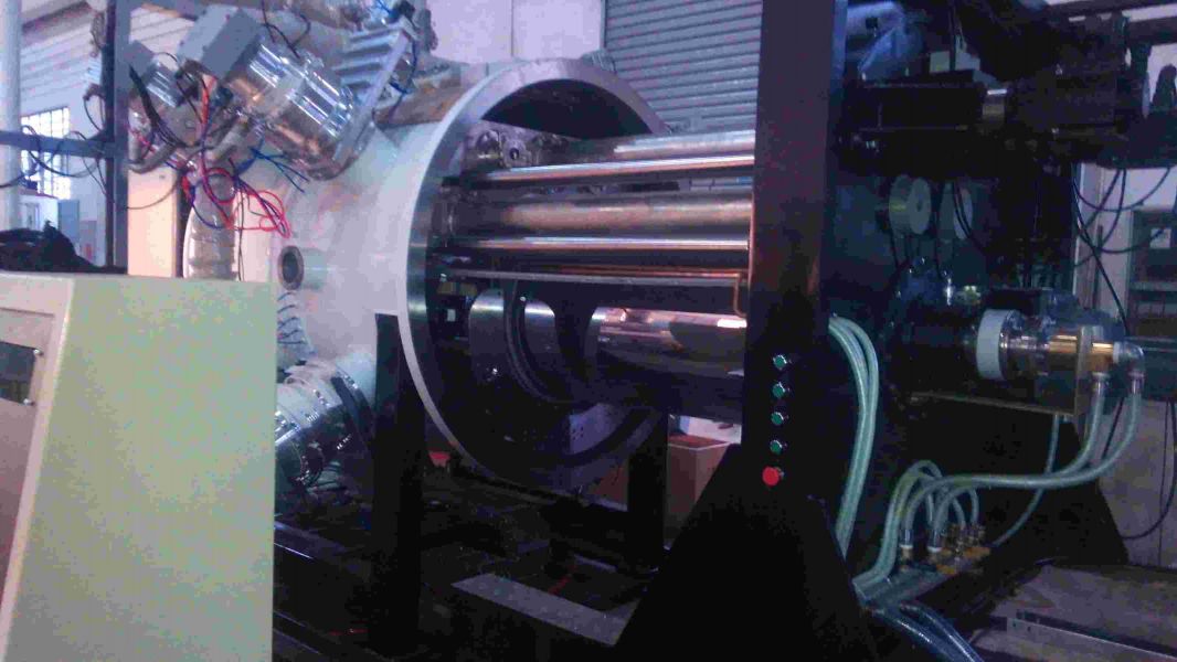 Magnetron sputtering web coater