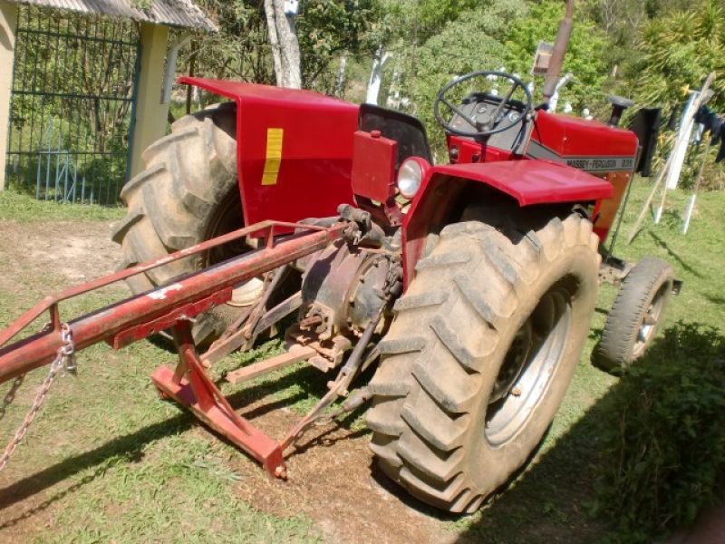 Trator Massey Ferguson 235