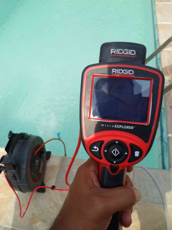 Trocamos o azulejo danificado, sem esvaziar sua piscina.