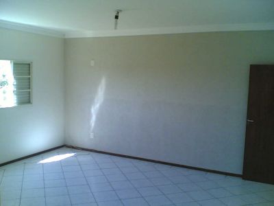 Alugo Apartamento amplo por preço de Ap pequeno