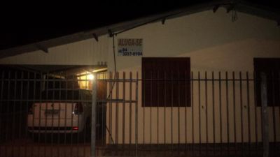 aluga-se casa na praia da pinheira