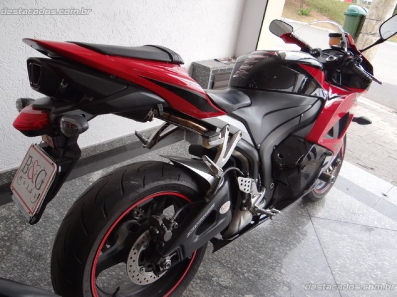 CBR 600RR - Vermelha
