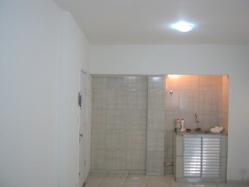 Alugo Linda kitnet ao lado do metrô Anhangabaú - SP