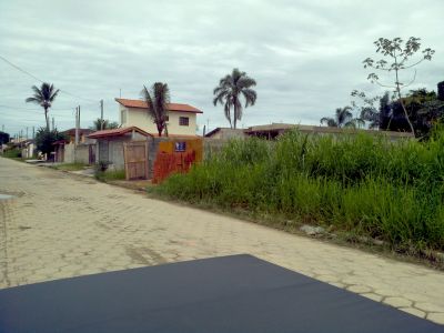 Vendo lote de 280m² a 2km da praia.