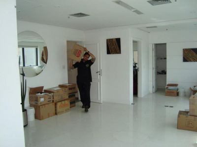 Desmontagem e montagem de móveis para escritorio com Transporte e carreto