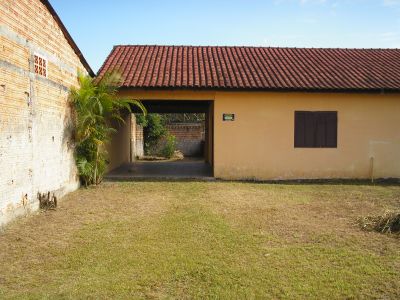 VENDO URGENTE OU TROCO CASA EM PRAIA DE LESTE - ENTRADA MAIS TROCA - ACEITO PROPOSTAS!